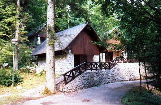 KAMPING PIVKA JAMA