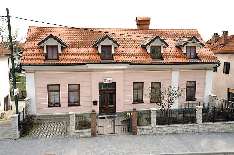 Družina ČEHOVIN**