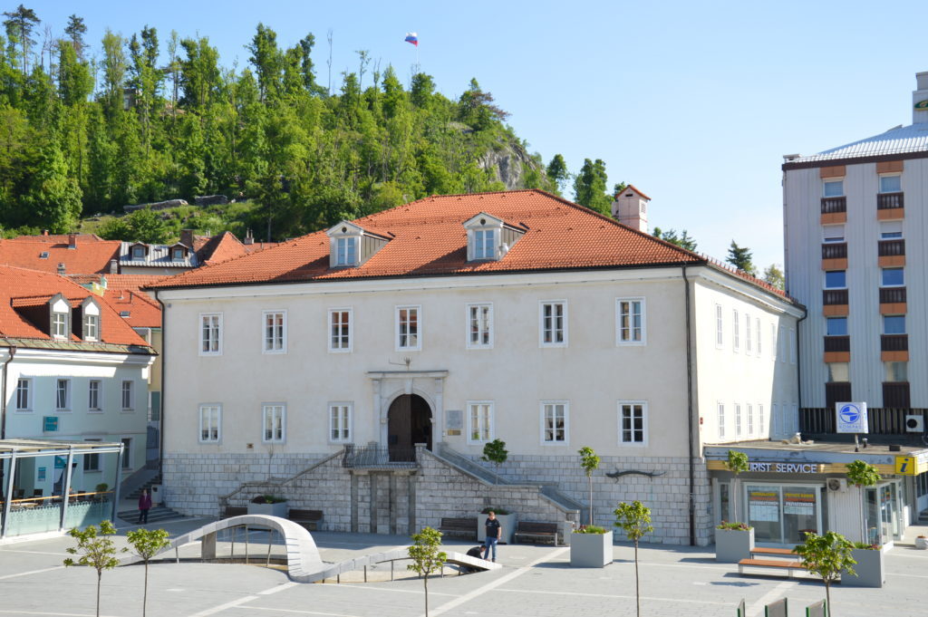 Mednarodna krasoslovna šola